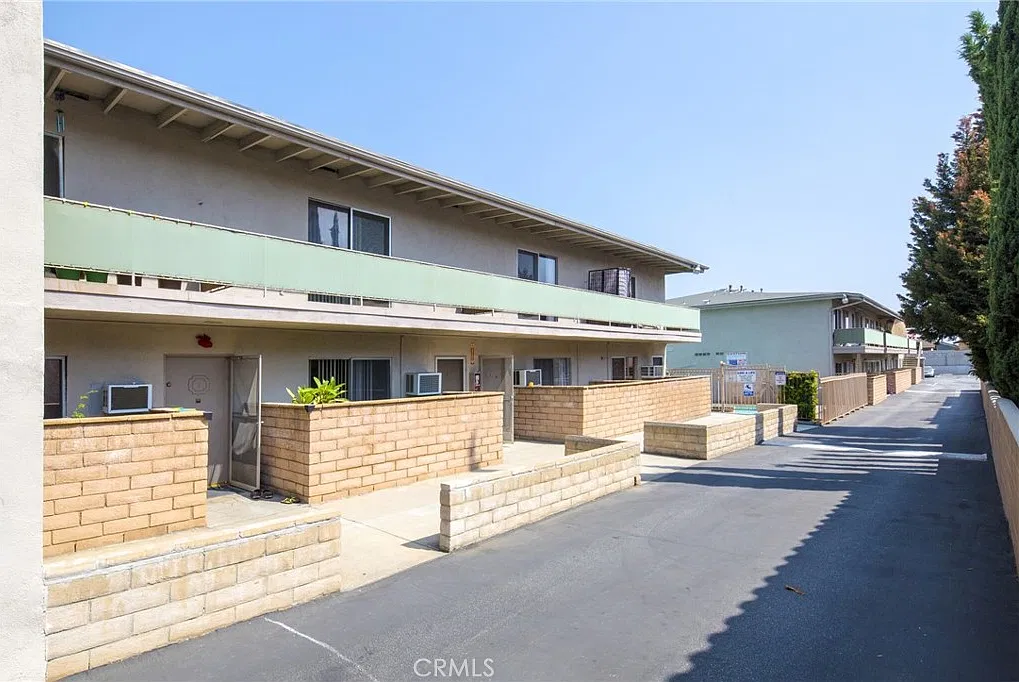 2 bed, 1.5 bath, 1468 sqft, $2,750 — Photo 2