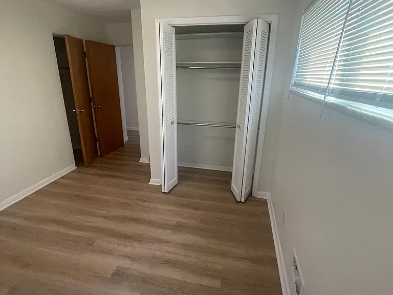 1922 W Bancroft St #1 — Photo 31