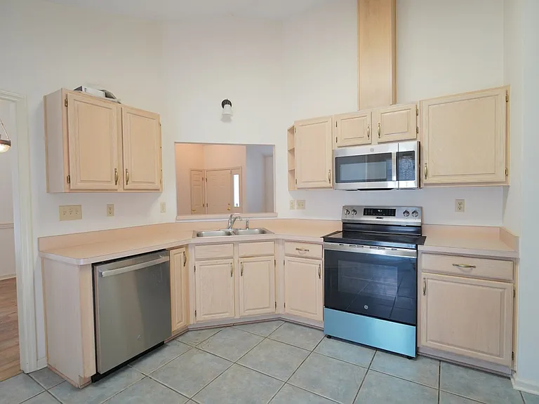 2605 Yarmouth Ln — Photo 9
