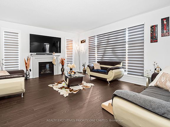 4th image of 30 Sam Battaglia Cres