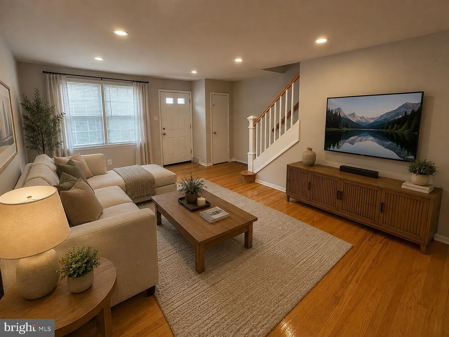 3 bed, 1.5 bath, 1216 sqft, $2,250 — Photo 2