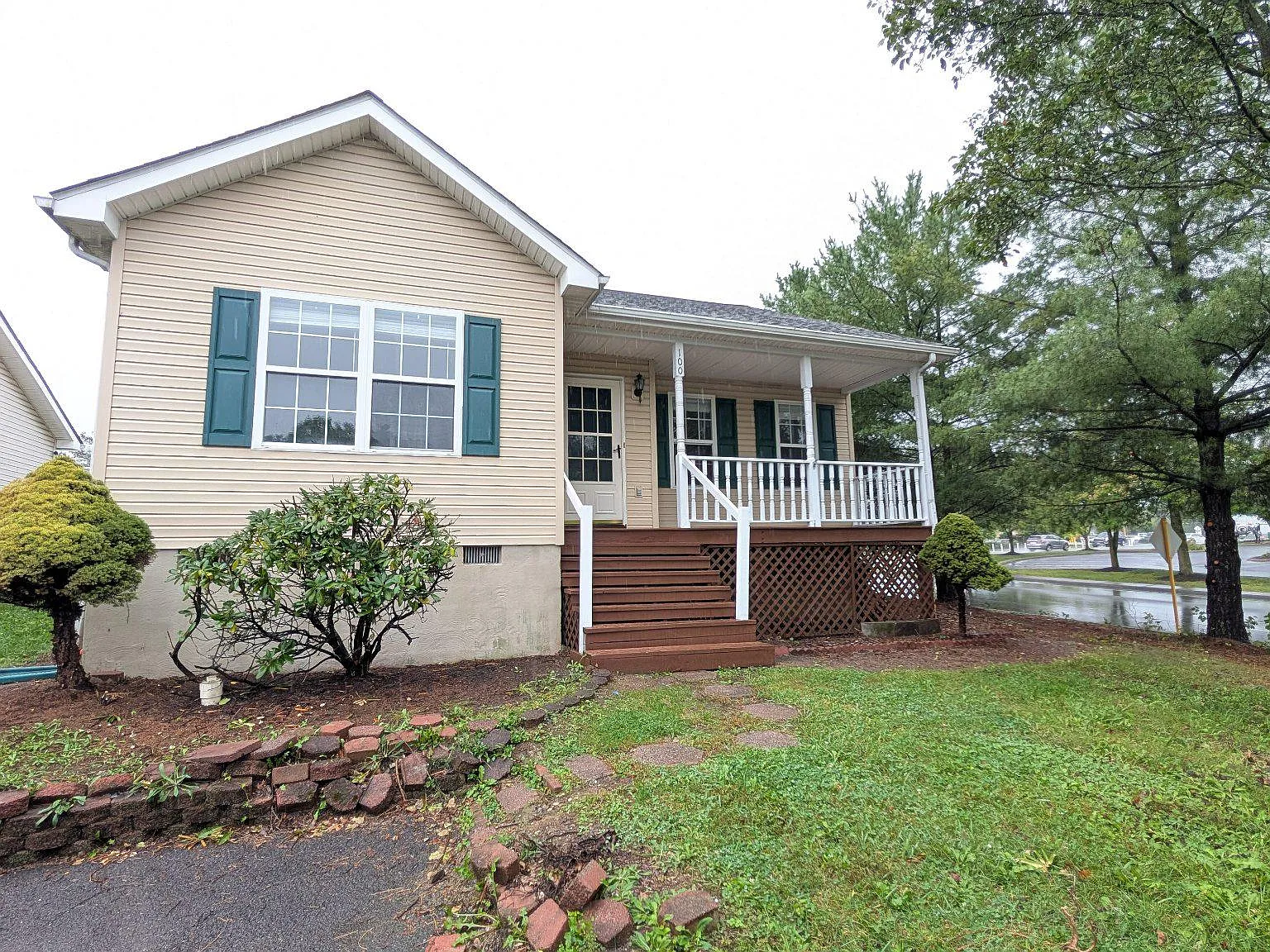 3 bed, 2.0 bath, 1108 sqft, $1,995 — Photo 2