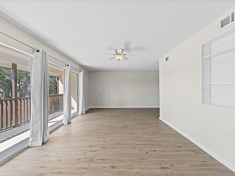 406 Marshall Ct NW #7 — Photo 8