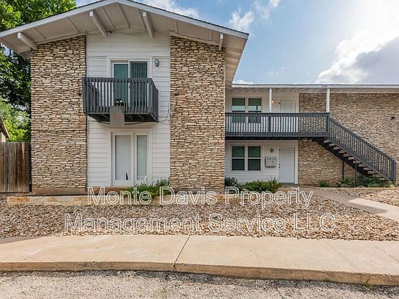 2nd image of 2504 Manor Cir Unit C