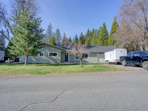 1703 Highland Dr, Mount Shasta, CA 96067