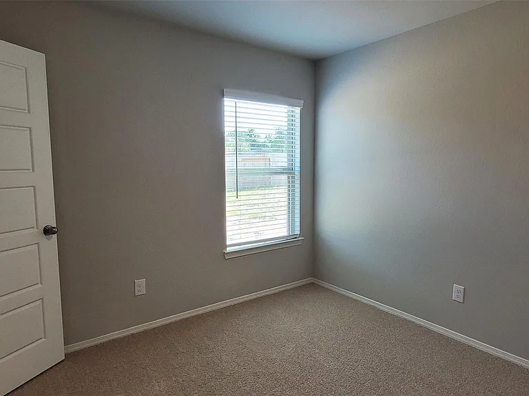 526 Dalloway St — Photo 26