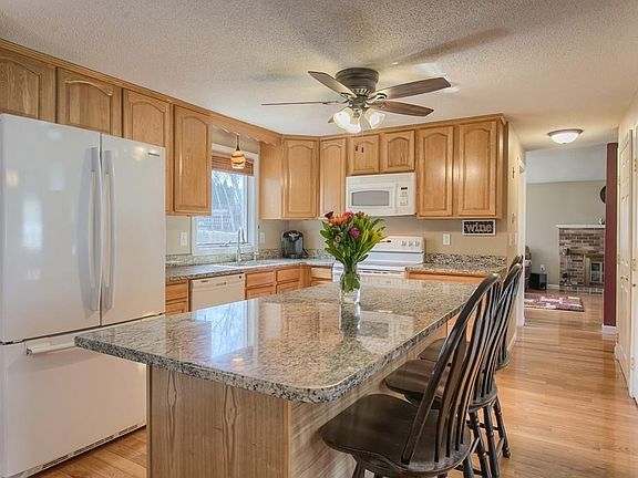 3rd image of 88 Glenwood Dr