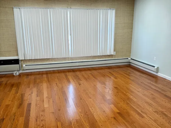 198-01 53rd Ave #1, Fresh Meadows, NY 11365