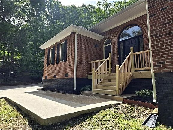3rd image of 502 Shire Ct
