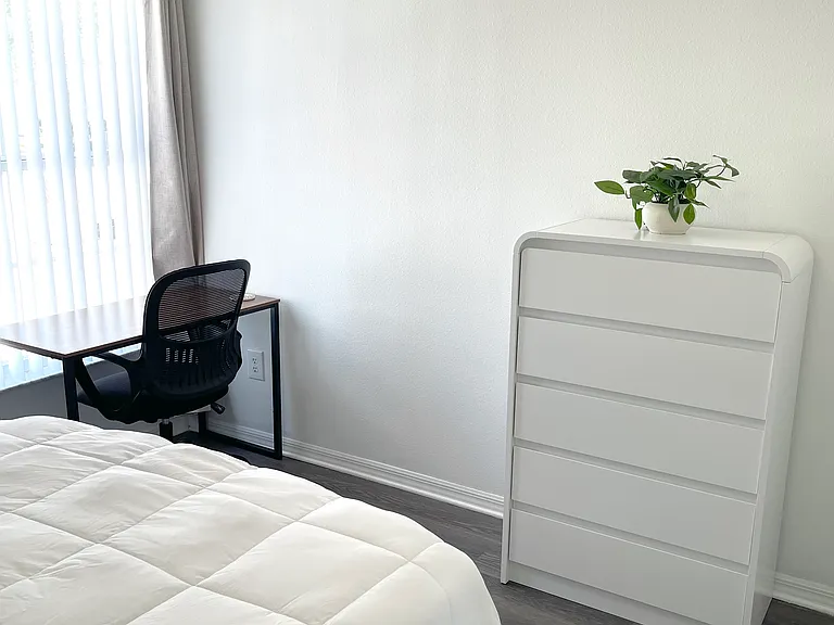 1548 Tiverton Blvd #3 — Photo 3
