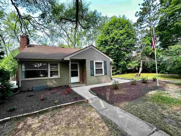 4713 E Lawn Dr, Rockford, IL 61108