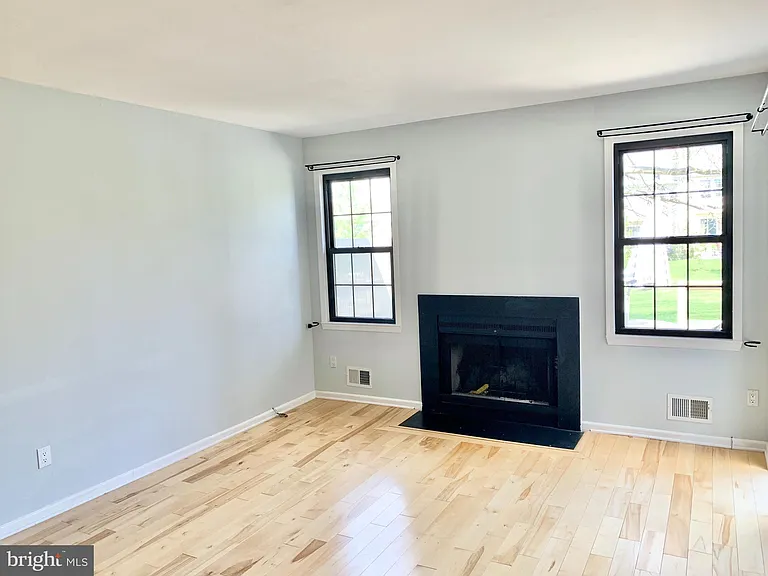 305 Marten Rd — Photo 3