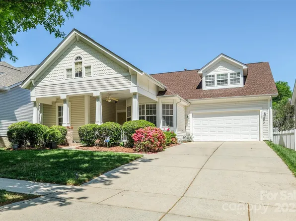 1027 Feather Oak Ln, Matthews, NC 28104