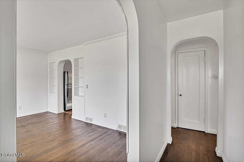 3rd image of 211 Shaker Road