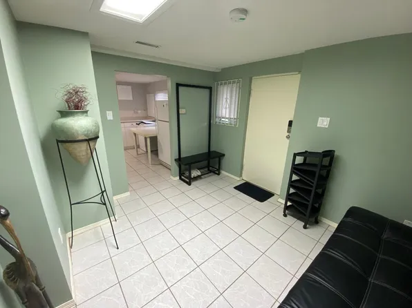 1326 Windermere St, Vancouver, BC V5K 4K3