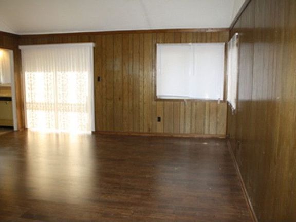 2nd image of 4053 Hitchcock St