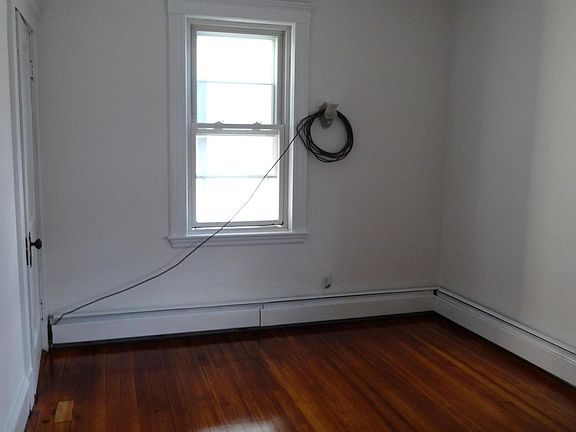 4th image of 849 E 3rd St #1A