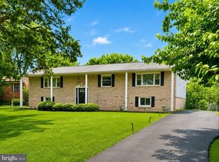 6018 Walhaven Dr, Alexandria, VA 22310