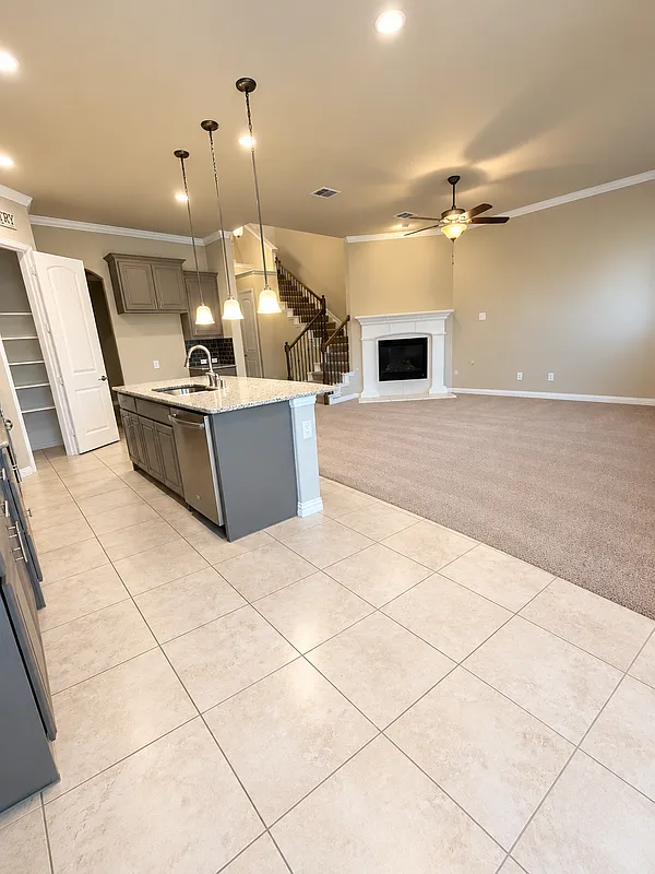 4 bed, 3.5 bath, 2712 sqft, $3,295 — Photo 3
