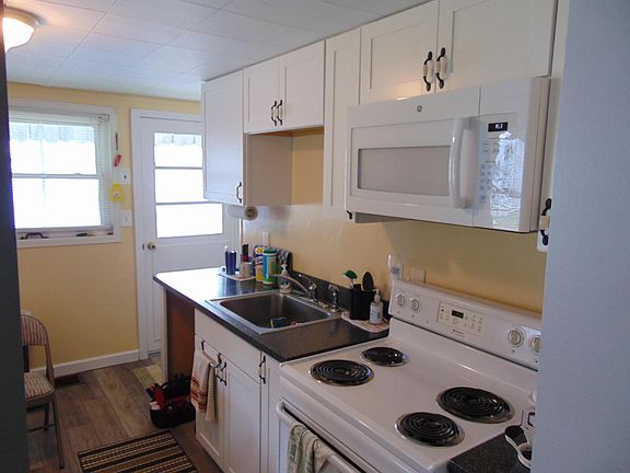 5th image of 402 N Elm St