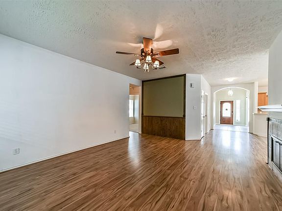 5th image of 22868 Lantern Hills Dr