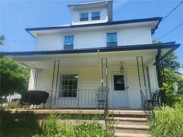 257 N Main St, Lyndonville, NY 14098