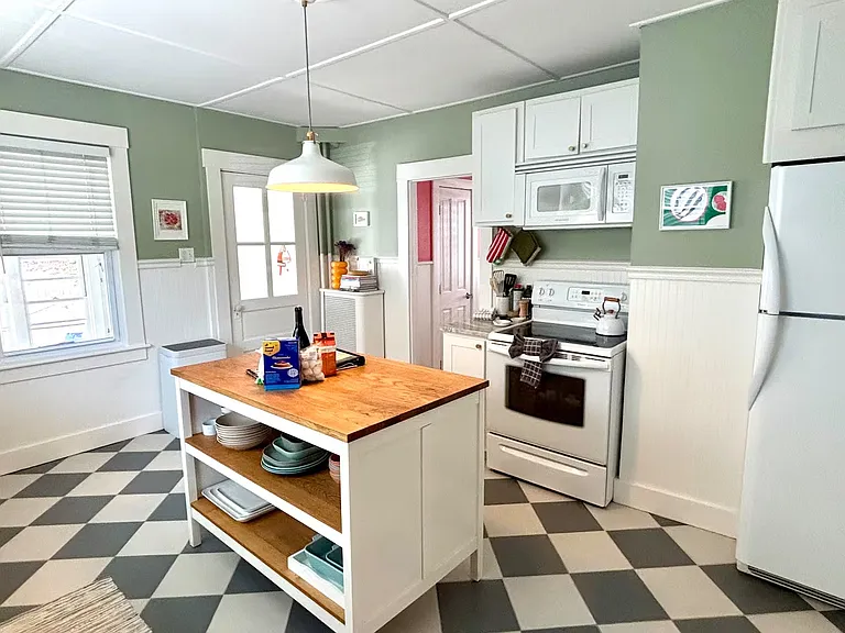 4 Apthorp Ave — Photo 7