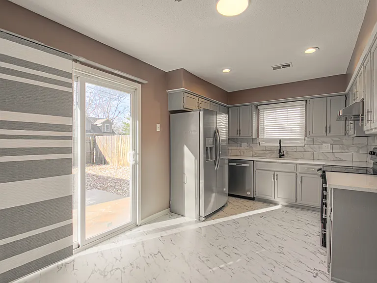 8596 Perry Ln — Photo 6