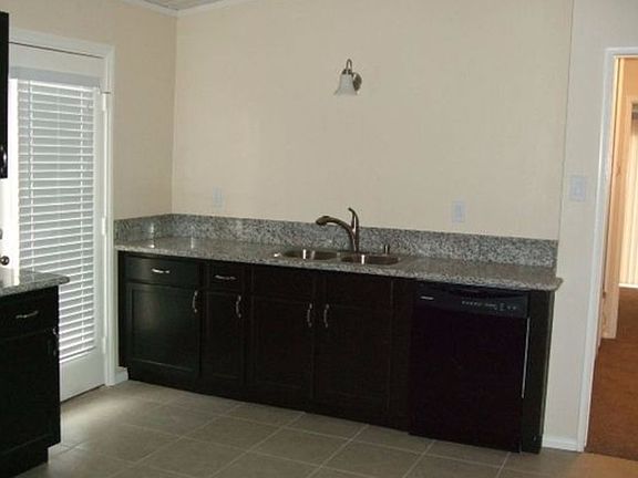 3rd image of 722 W Avenue H12