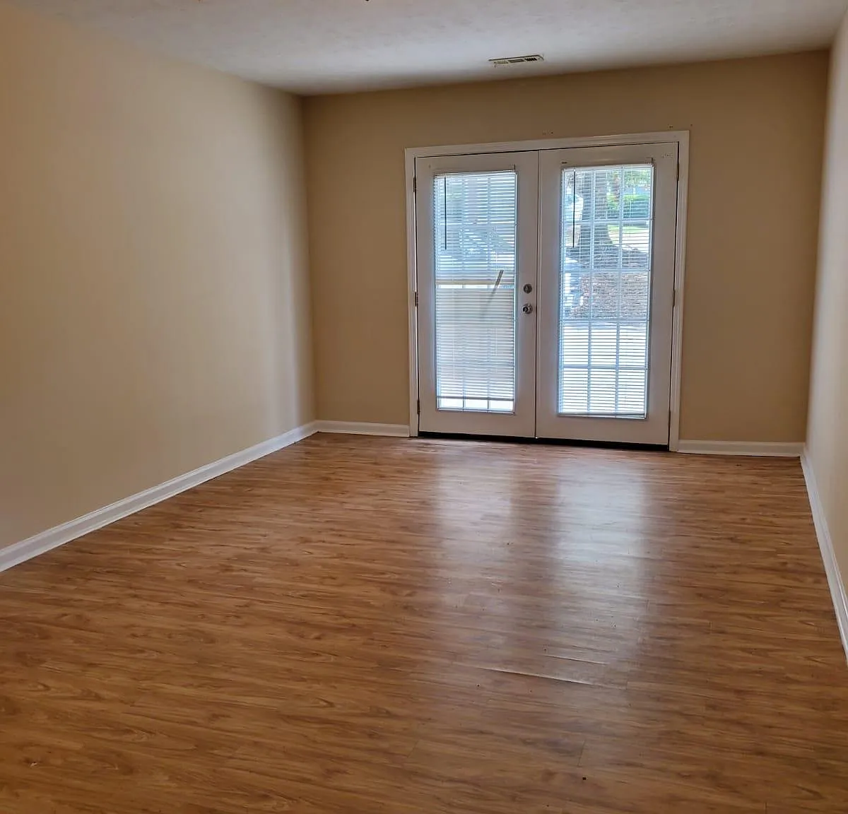 209 E Wilson St — Photo 2