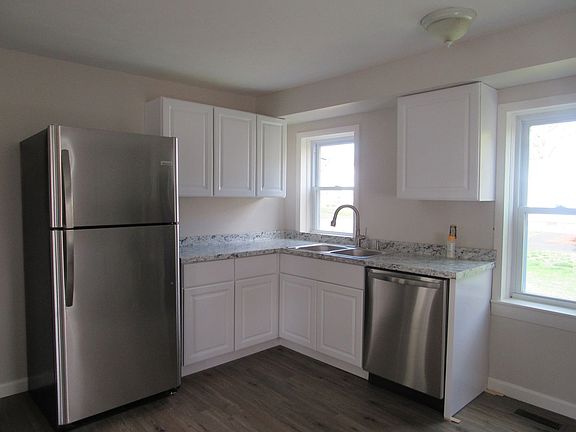 5th image of 19 Chapman St Unit 1