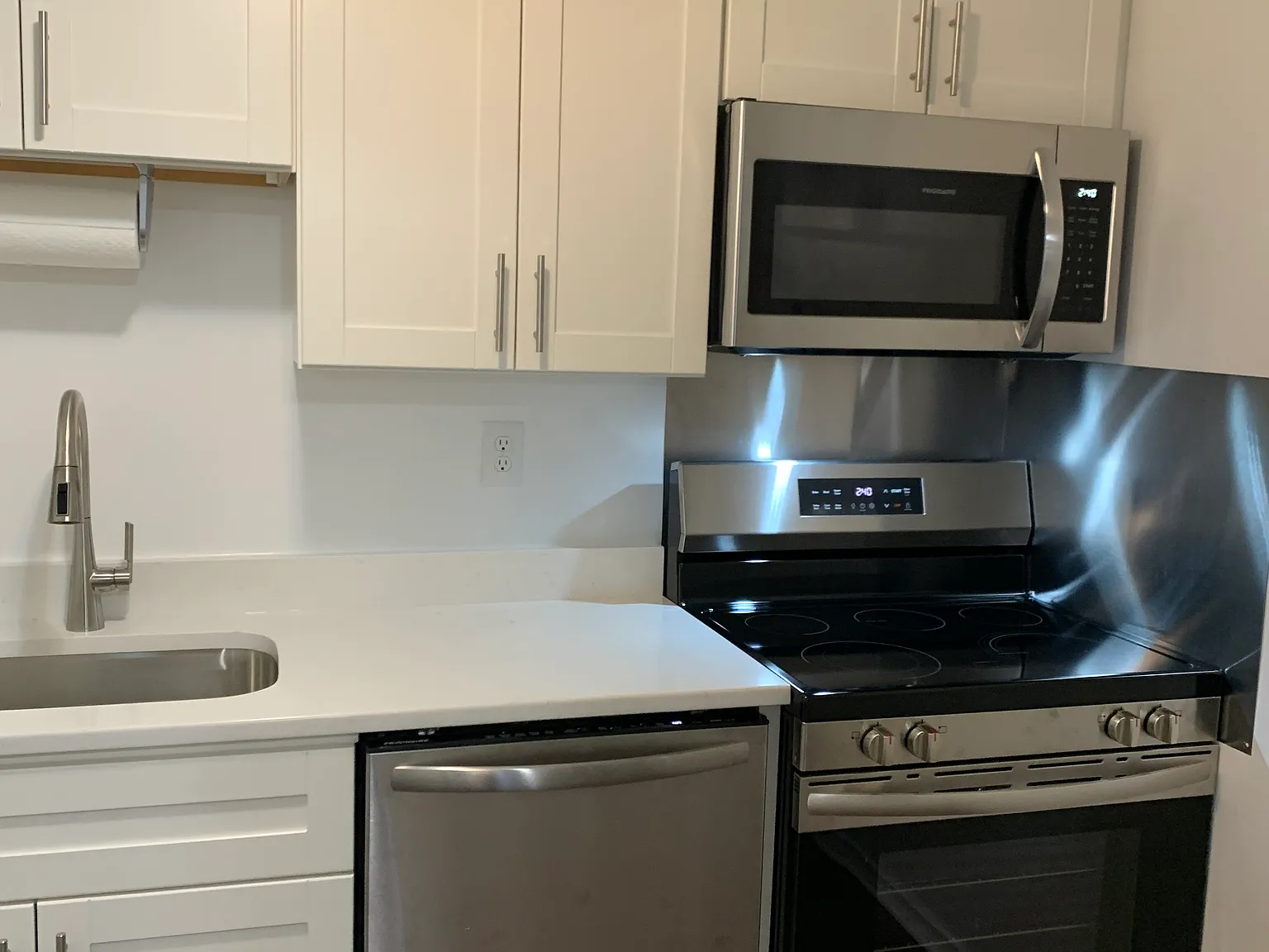 2 bed, 883 sqft, $1,950 — Photo 3