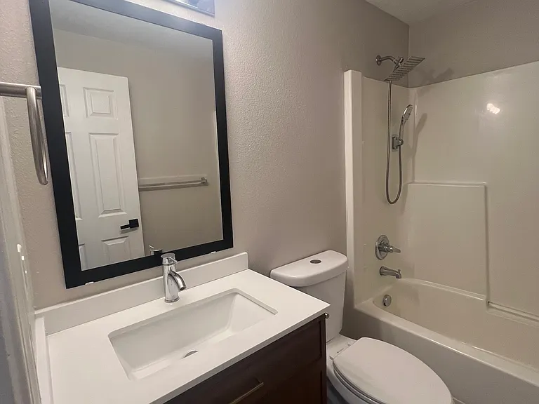 5805 NE 135th Ave — Photo 3