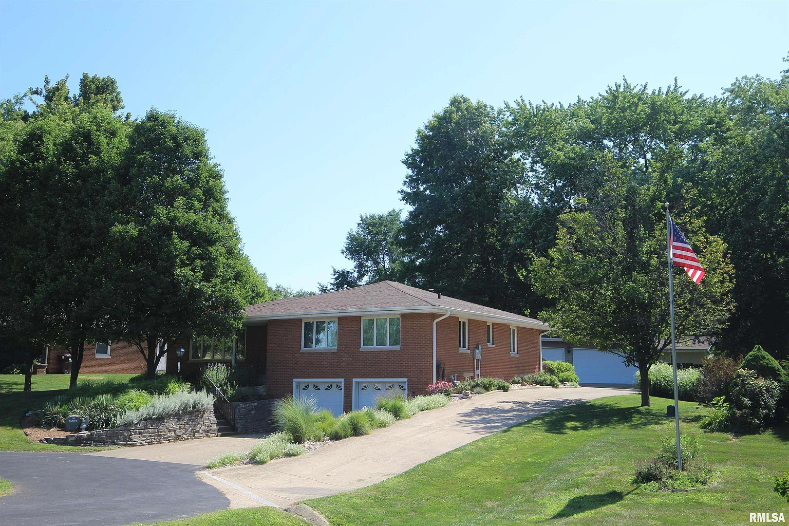 5318 N University St photo 1