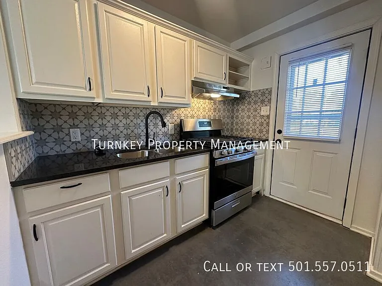 608 E 7th St — Photo 2