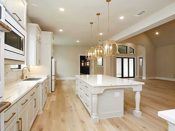 4th image of 217 N Opulent Dr