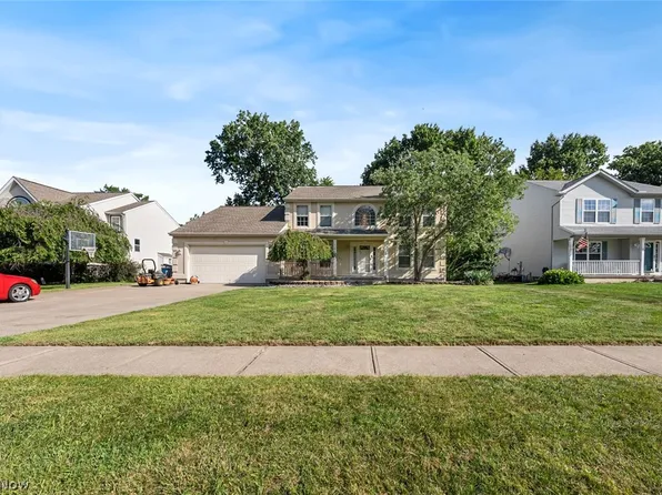 8000 Oak Tree Dr N, Lorain, OH 44053