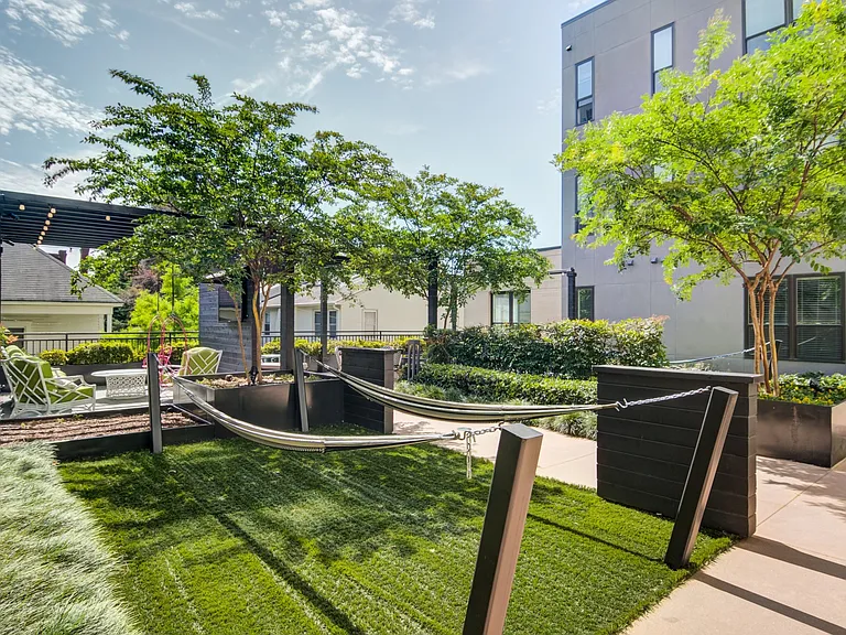 Axis Midtown — Photo 31