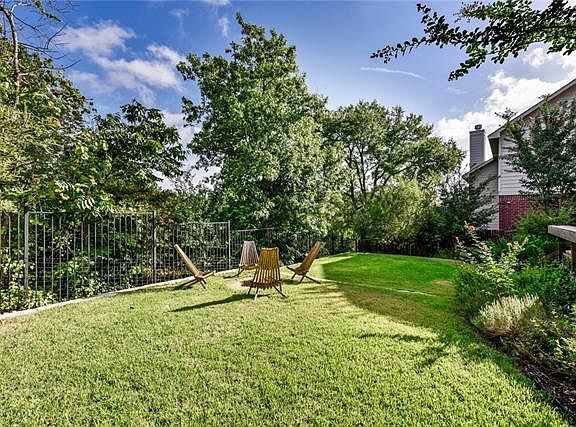 2nd image of 2669 Ravenwood Dr