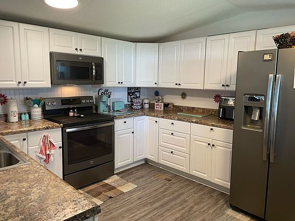 3rd image of 101 Village Ct #101