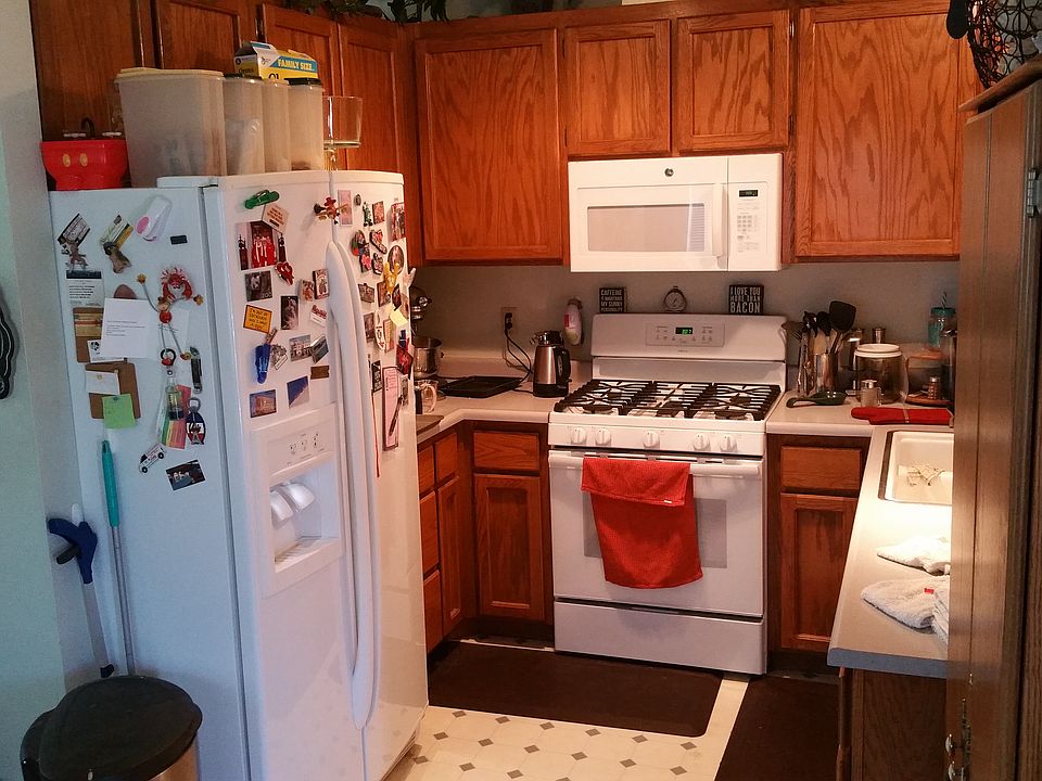 2nd image of 1633 Spruce Way