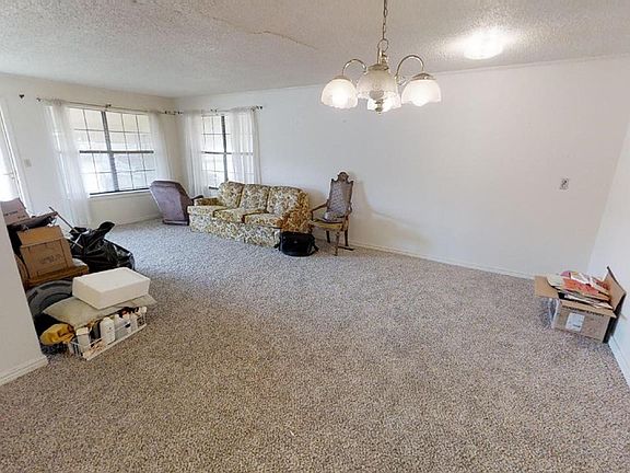 5th image of 1005 N Main Ave