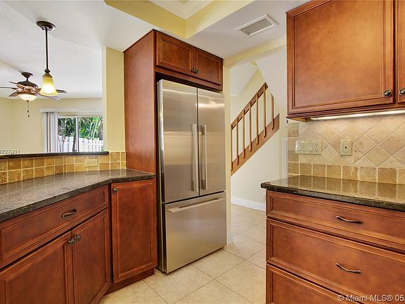 3rd image of 164 Seabreeze Cir #164