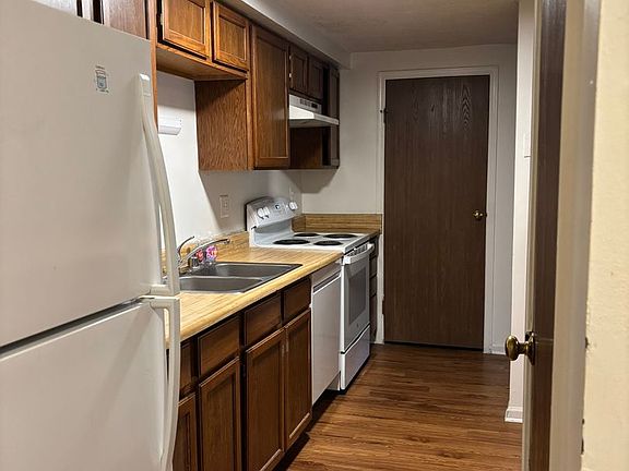 3rd image of 798 Southern Hills Dr