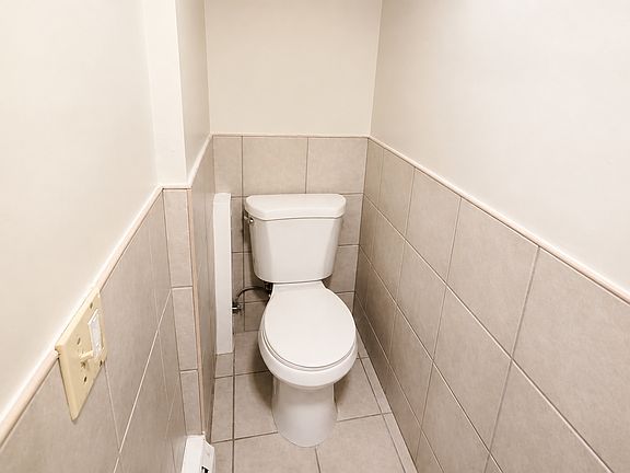 4th image of 827 E 19th St #2L