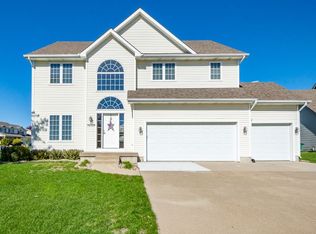 12329 Prairie Dr, Urbandale, IA 50323