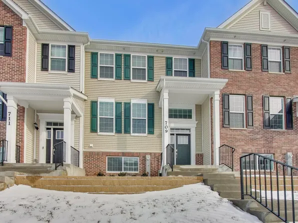 709 Neubauer Cir, Lindenhurst, IL 60046