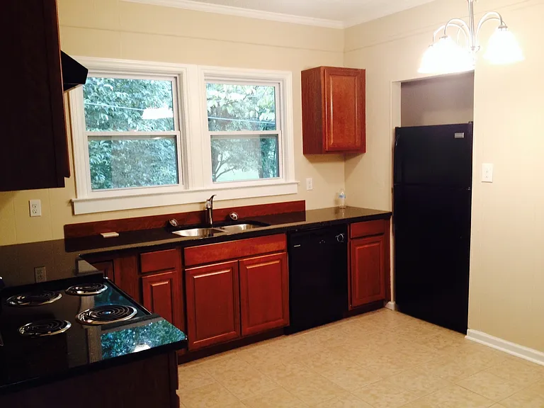 36 Willowbrook Dr NW — Photo 3