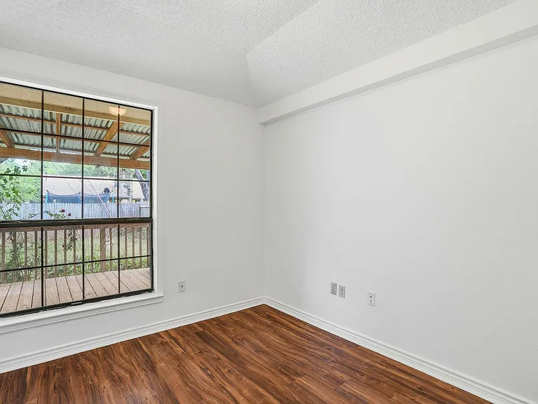 306 Woodstone Dr — Photo 24