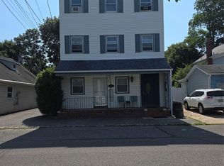 119 S 6th St, Lindenhurst, NY 11757